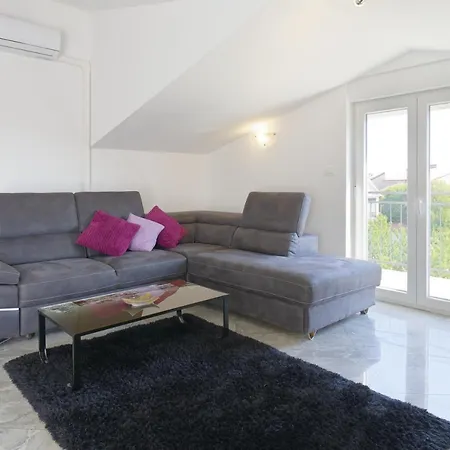 Goran By Rent Istria アパート ウマグ